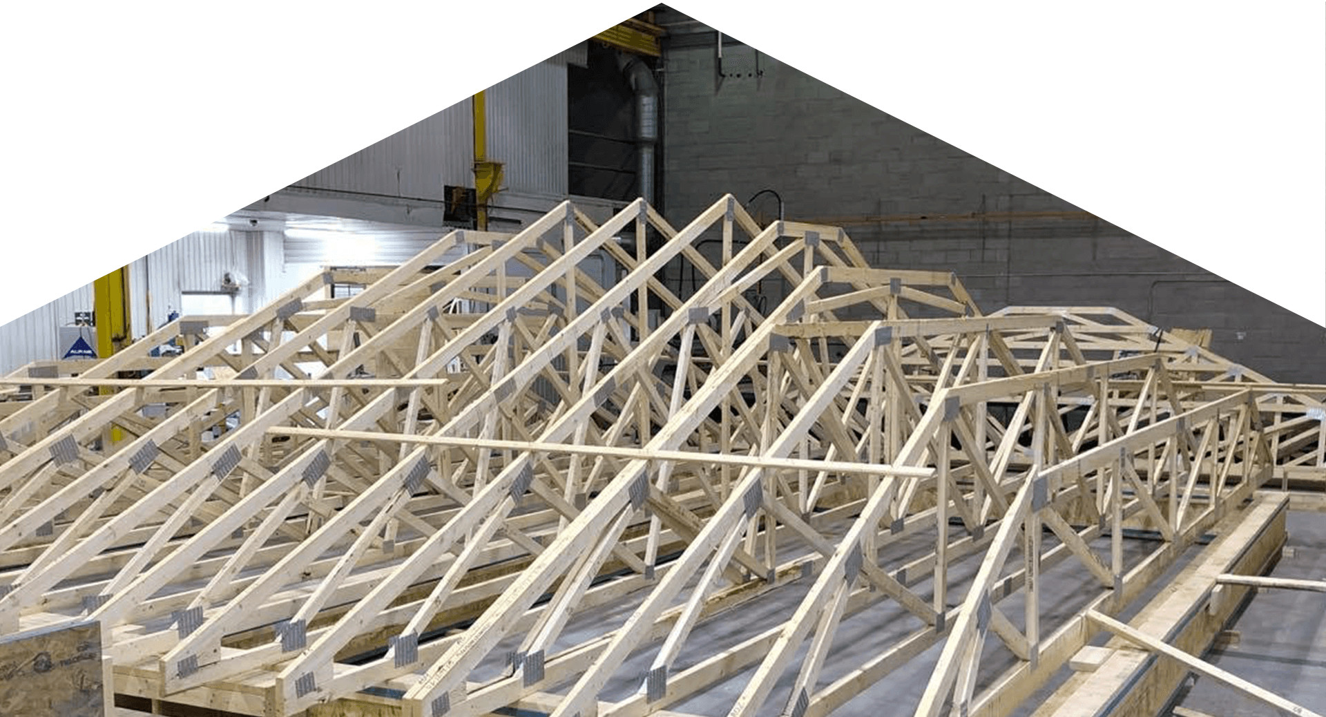 Structure Orléans à Québec est l'un des plus grands fabricant et fournisseur de sutructure de bois sur mesure au Quebec tel que des murs préfabriquer et fermes de toit. 